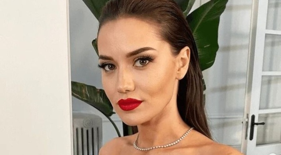 Fahriye Evcen son pozlarıyla sosyal medyayı salladı!