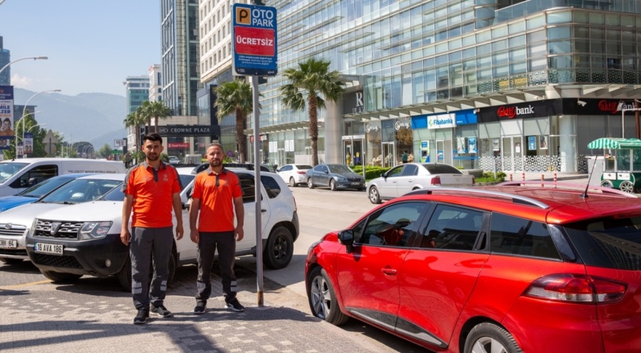 Bursa'da 'ücretsiz otopark' alanlarında görev mesaisi sürüyor