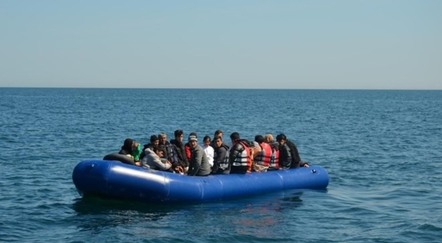 Çanakkale açıklarında 44 düzensiz göçmen kurtarıldı