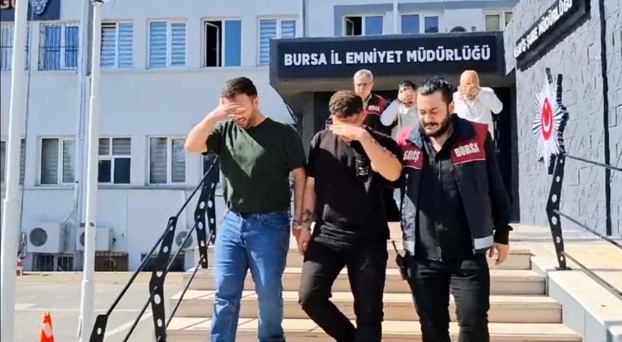 Bursa'da yaşlı adamın emekli maaşını çalan zanlılar yakalandı