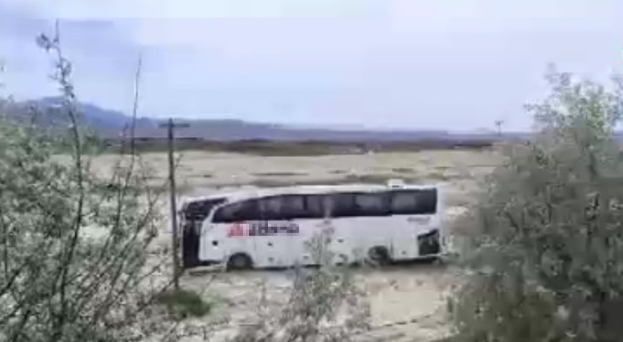 Yolcu otobüsü şarampole yuvarlandı! Yaralılar var