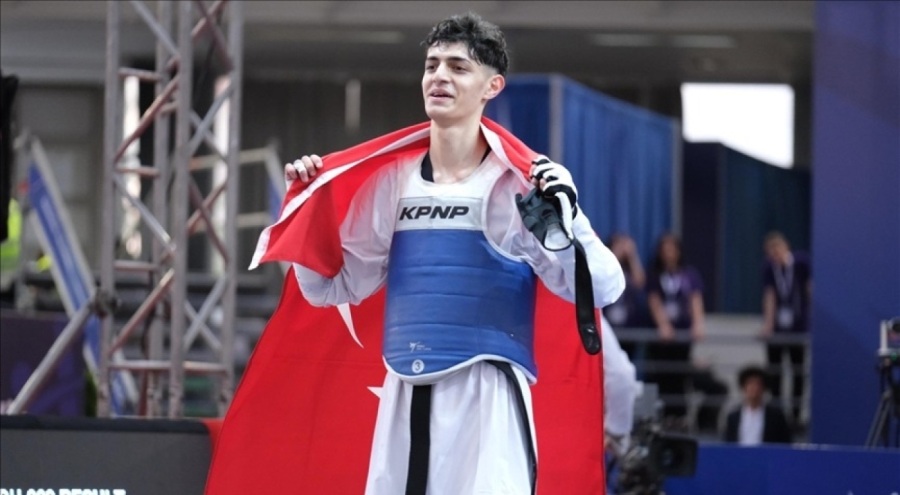 Milli tekvandocu Furkan Ubeyde Çamoğlu'ndan Avrupa Şampiyonası'nda altın madalya