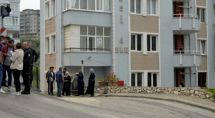 Bursa'da tahliye kararına site sakinlerinden tepki: Buzdolabındaki yiyecekler bozulacak