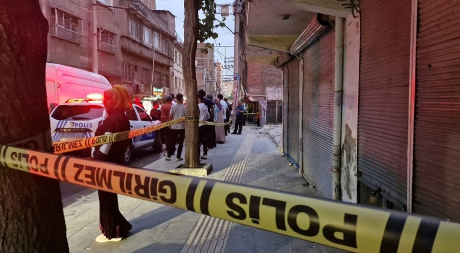 Komşu esnafların silahlı 'güvercin' kavgasında kan aktı