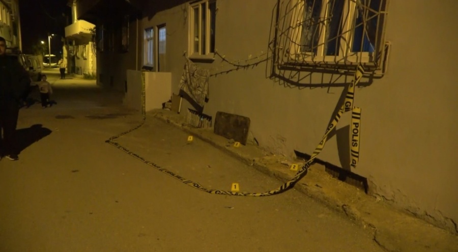 Bursa'da tartıştığı husumetlisine kurşun yağdırdı