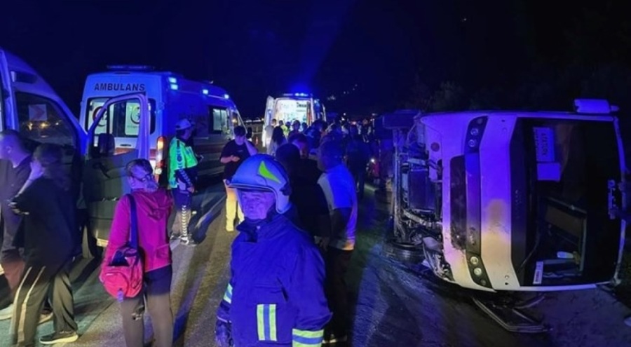 Öğrencileri taşıyan midibüs şarampole uçtu! Onlarca yaralı var