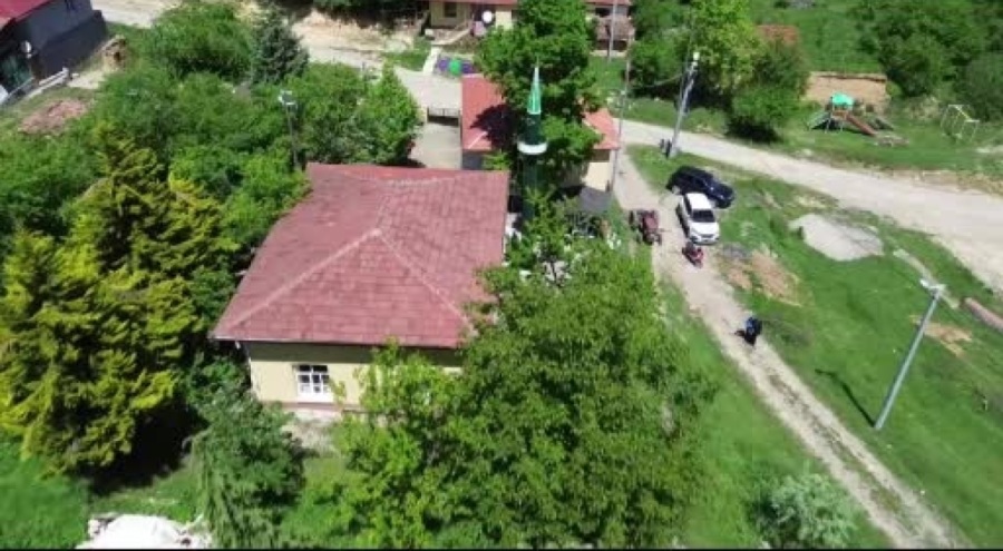 Bursa'daki bu köyün cami minaresi varilden!