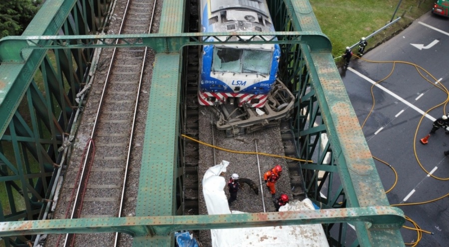 Yolcu treni boş trene çarptı! 90 yaralı