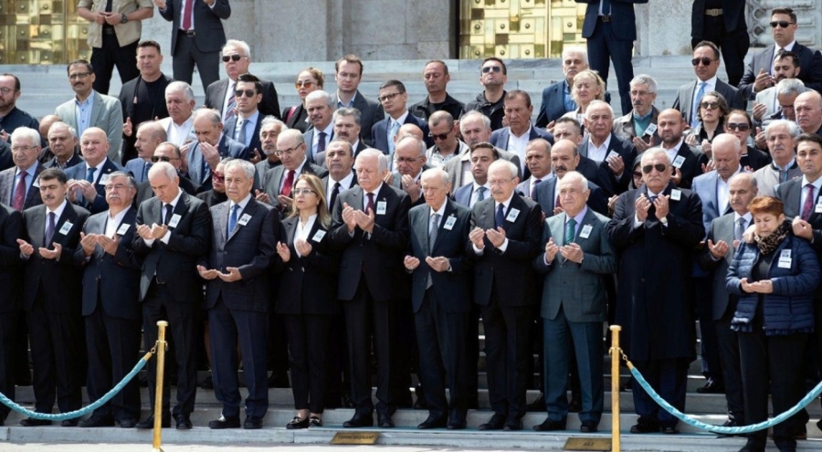 Hayatını kaybeden eski Devlet Bakanı Aksoy için TBMM'de tören