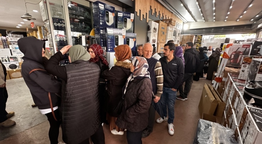 Bursa'da Anneler Günü izdihamı! Saatlerce beklediler
