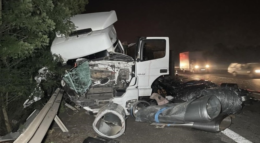 Duran TIR'a başka TIR çarptı! 2 kişi hayatını kaybetti