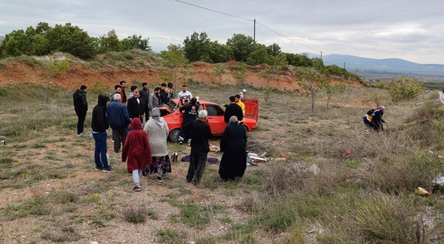 Kütahya'da kamyonet otomobile çarptı: 1 kişi öldü, 5 kişi yaralandı