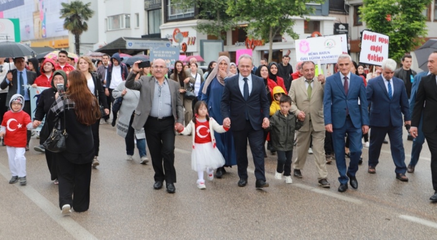 Bursa'da engelliler haftası nedeniyle farkındalık yürüyüşü