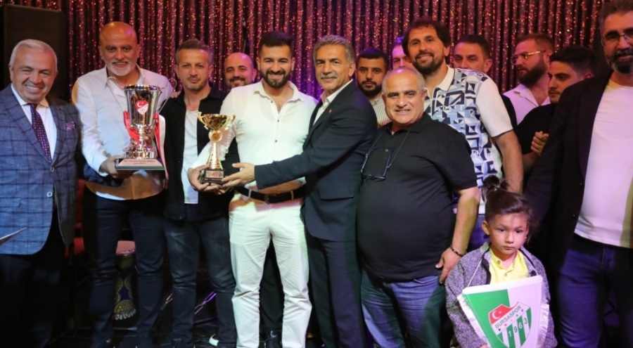 Gemlik Belediyespor Veteran takımı şampiyon oldu