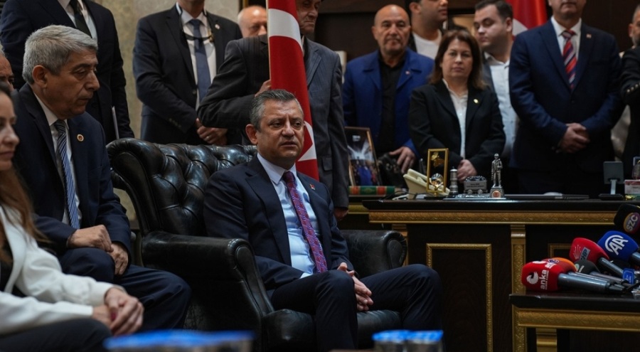 CHP Genel Başkanı  Özel'den 'Arapça tabelalar' açıklaması