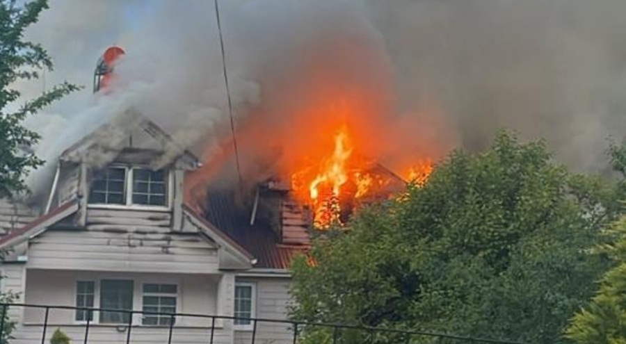 Dubleks evin çatısında çıkan yangın çıktı