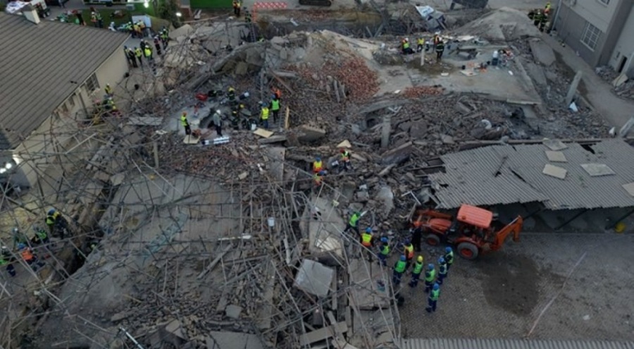 Güney Afrika'da bina çöktü! Ölenlerin sayısı 32'ye çıktı