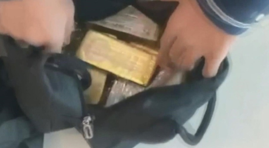 Bebek arabasında 178 milyon değerinde külçe altın