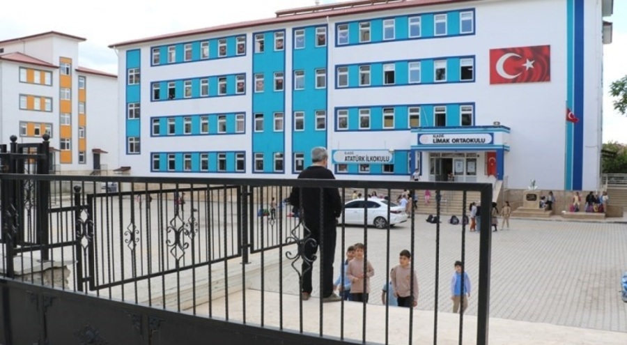 Kopya çekerken yakalanan öğrenci öğretmenini bıçakladı