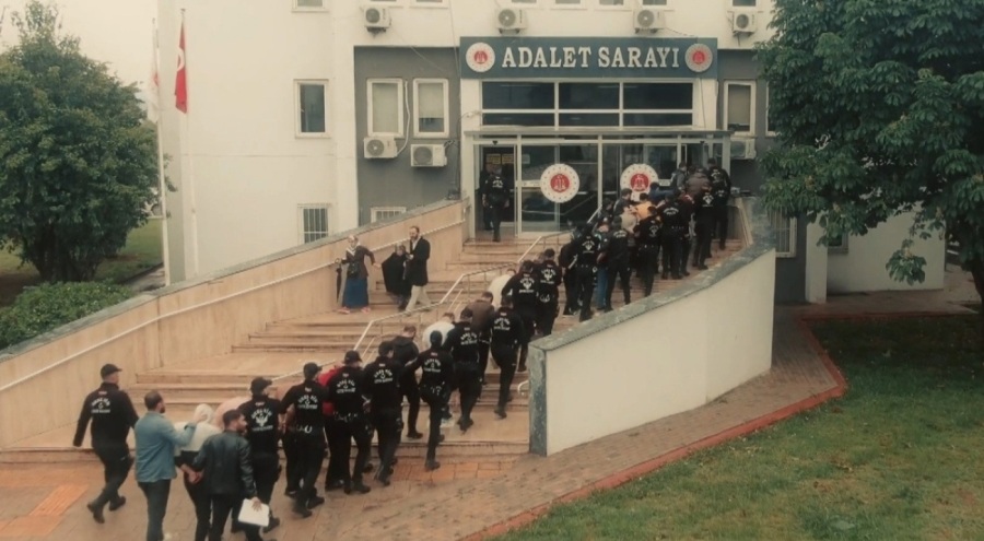 Göçmen kaçakçılığı yapan suç örgütüne operasyon