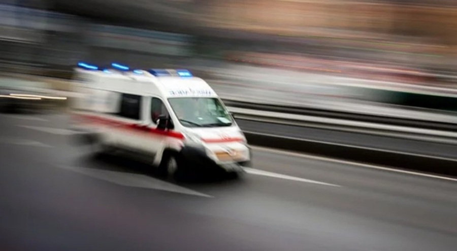 Tarım işçilerini taşıyan otobüs kamyonetle çarpıştı!