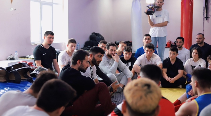 Kick boks dünya şampiyonu Bahram Rajabzadeh, İznik'e ziyarette bulundu