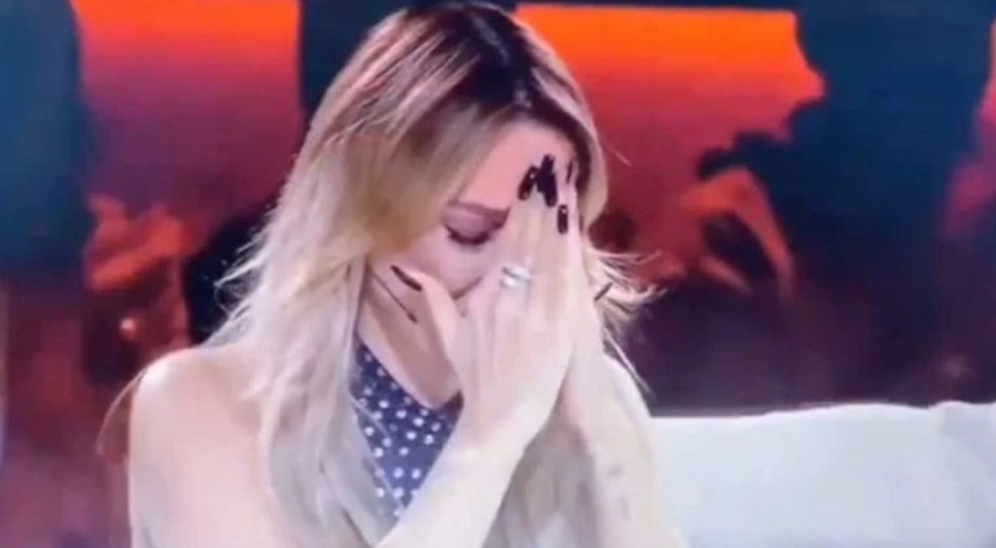 Şarkıcı Hadise'ye sürpriz: 21 yıl önceki hali karşısında gözyaşlarını tutamadı