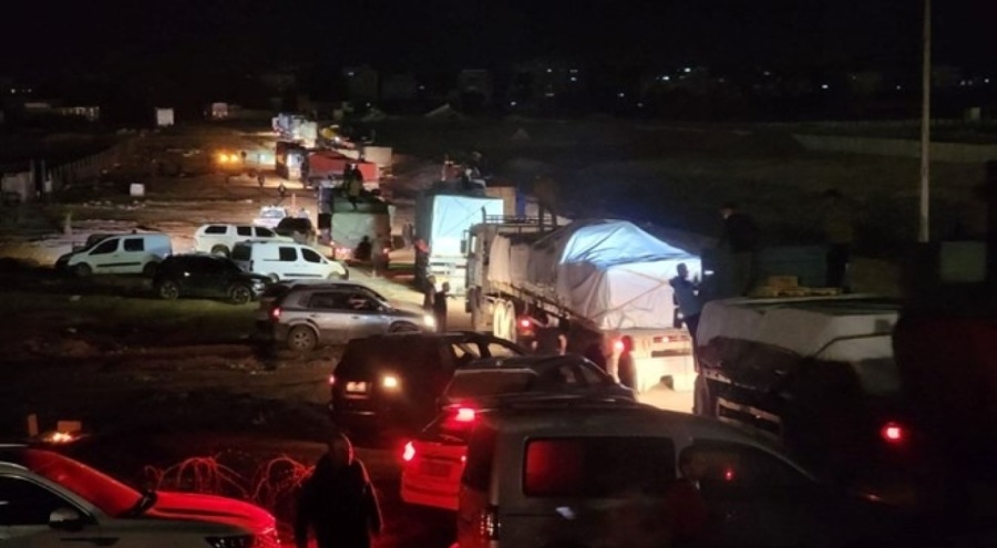 İsrail'den izin: Gazze'ye yardım taşıyan 52 TIR, Refah'a girdi