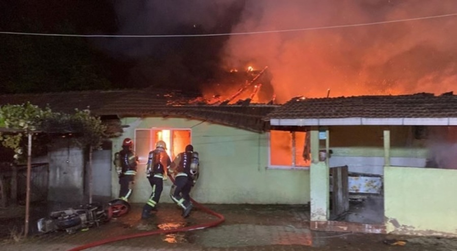 Evinde yangın çıkartan alkollü şahsa gözaltı