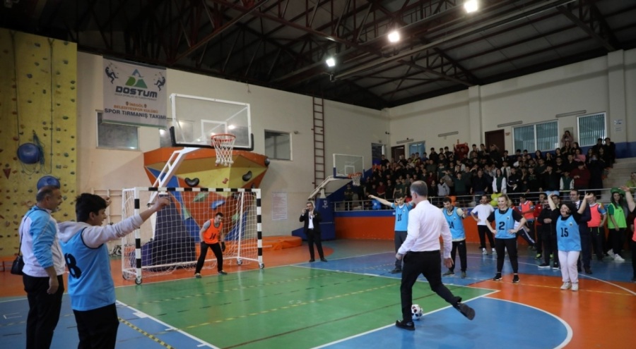 İnegöl'de "Engelsiz Kalpler Futsal Turnuvası" düzenledi