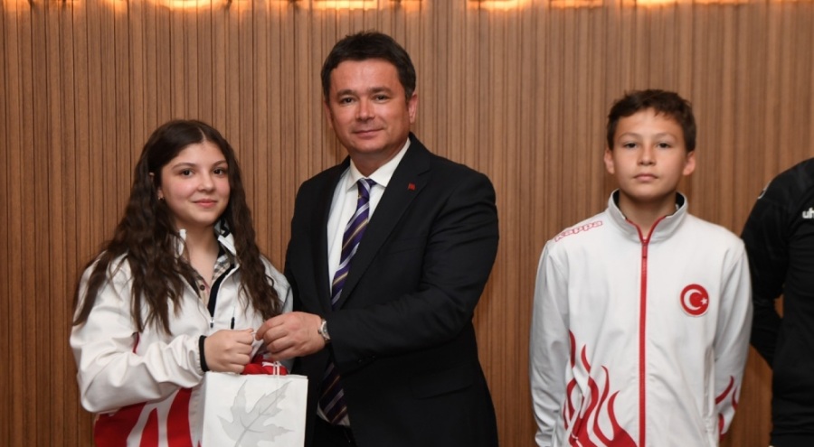 Osmangazi Belediye Başkan Aydın'a şampiyon sporculardan ziyaret