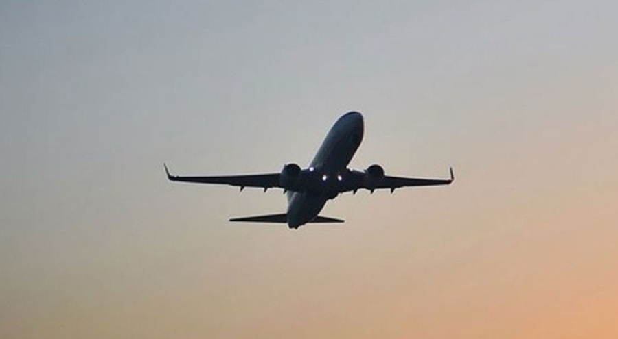 Hacı adaylarını taşıyan yolcu uçağının motoru alev aldı