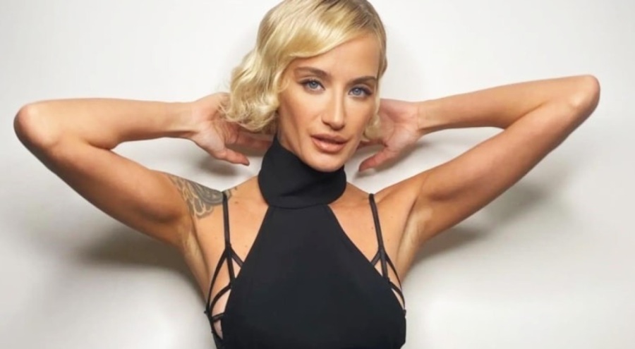 Model Didem Soydan davete damga vurdu