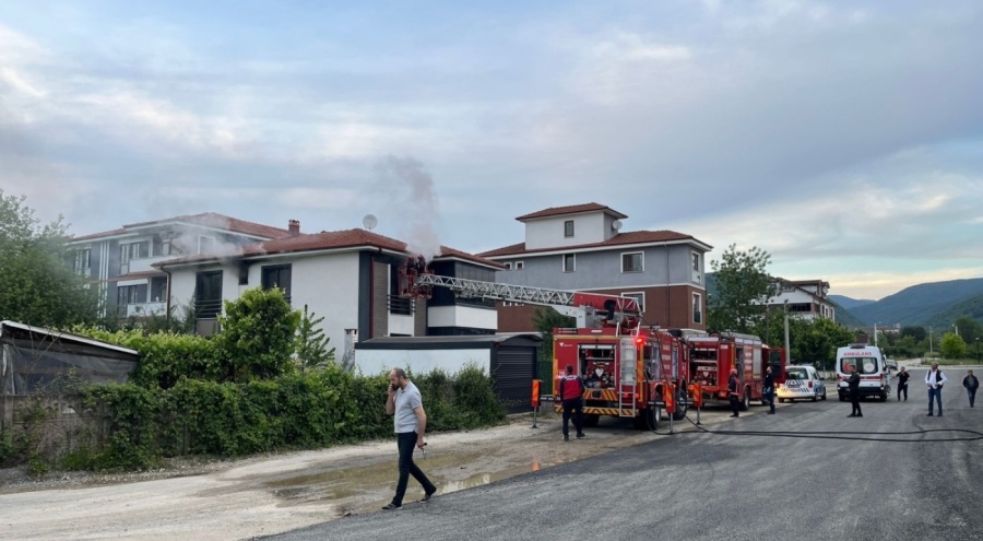İki katlı evde çıkan yangın korkuttu