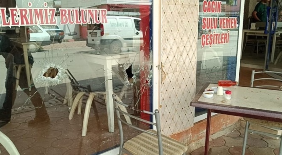 Restoran önünde silahlı saldırı! 2 yaralı