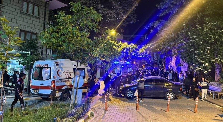 Cip kafeye daldı! 2 kişi yaralandı