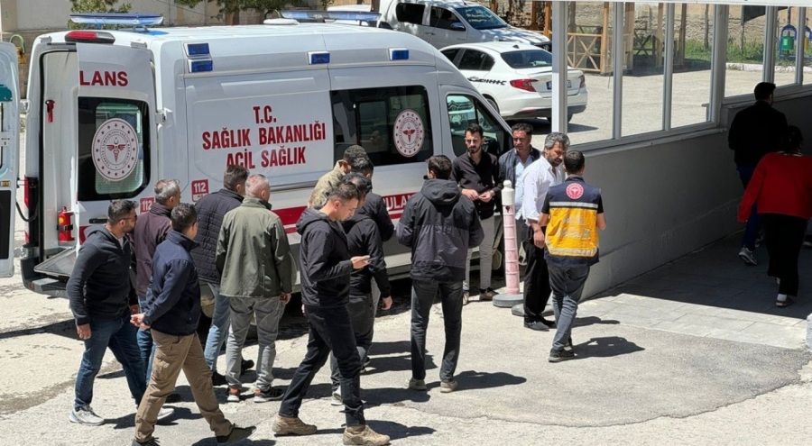 Van'da askeri araç devrildi: 6'sı ağır 11 asker yaralı