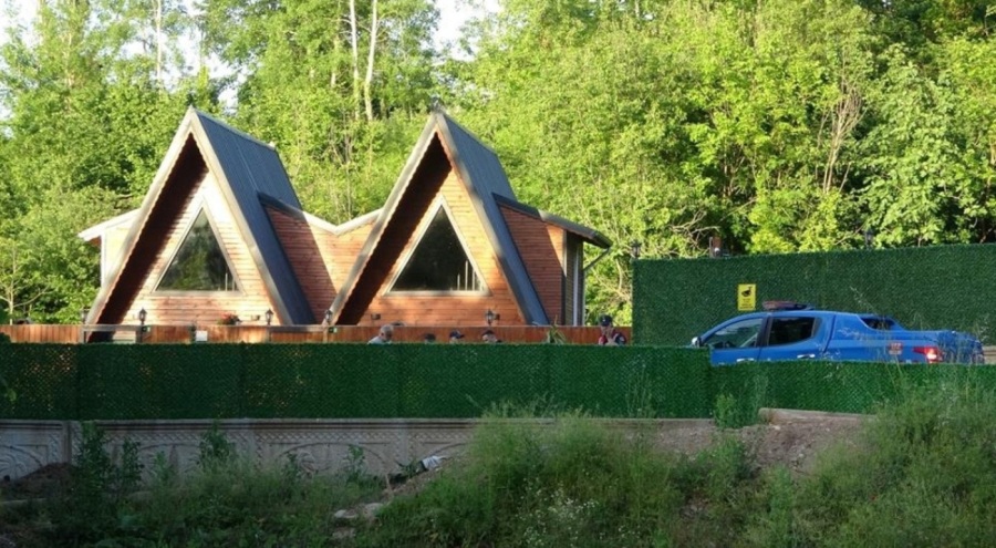 Bungalovun bahçesinde silahla vuruldu