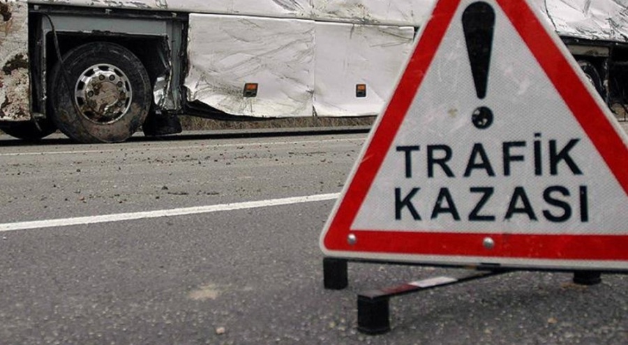 Giresun'da otomobil su kanalına devrildi