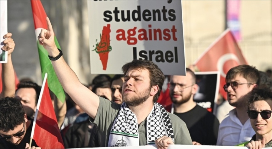 İstanbul'daki üniversite öğrencileri İsrail'in Gazze'ye saldırılarını protesto etti