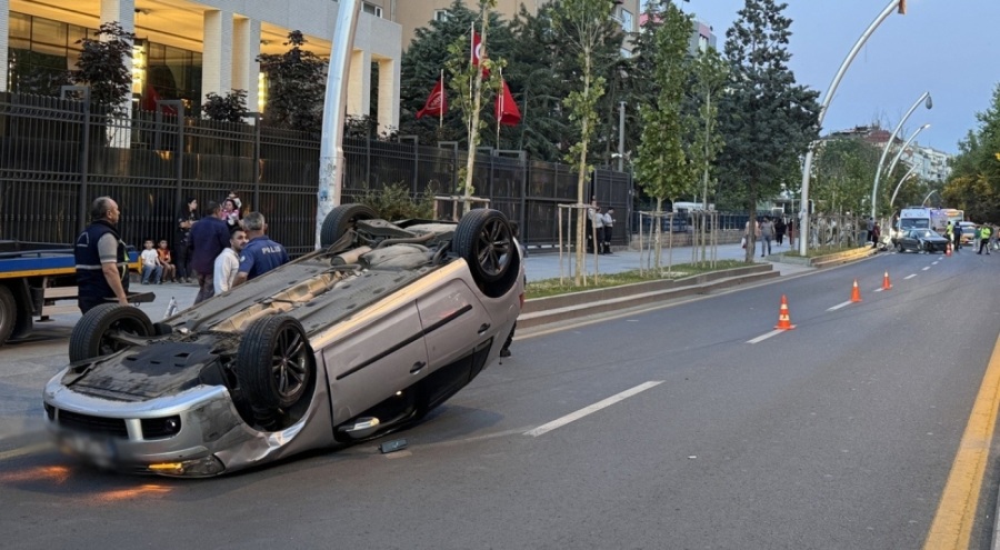 Direksiyon hakimiyetini kaybetti, takla attı