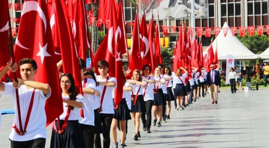 19 Mayıs yurt genelinde kutlanıyor! Peki Pazartesi günü okullar tatil mi?