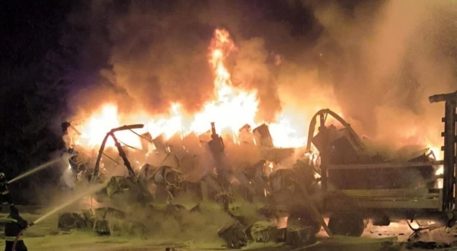 TEM'i kapatan yangın! Eşya yüklü TIR küle döndü