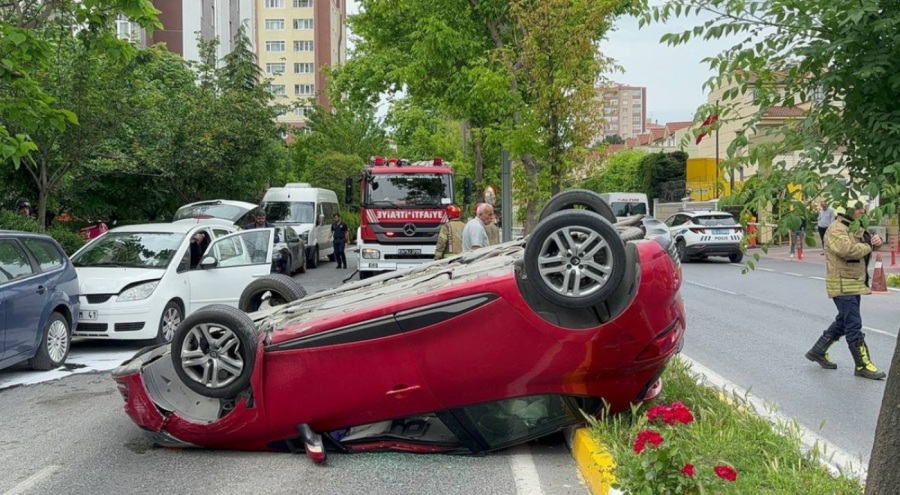 Park halindeki otomobile çarpıp takla attı!
