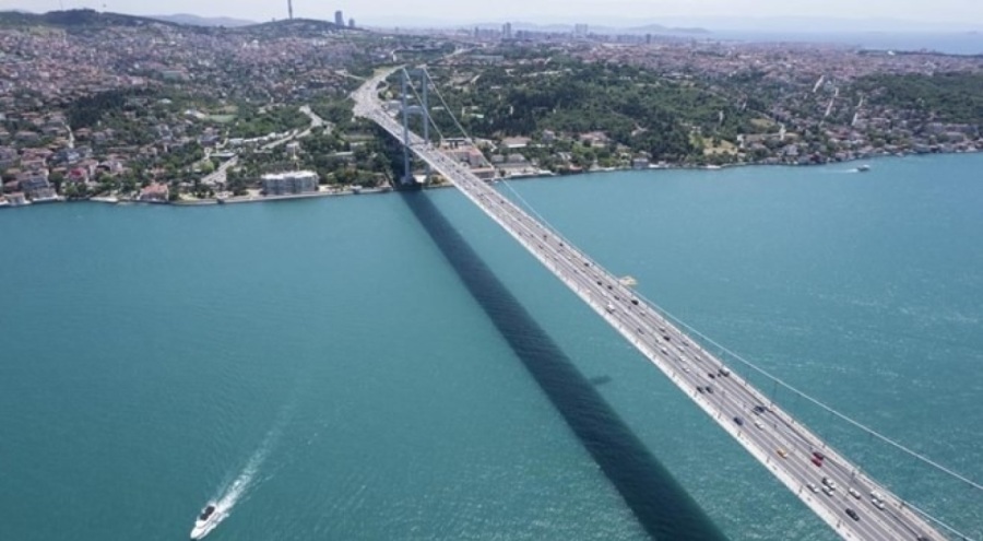 İstanbul Boğazı'nda gemi trafiği askıya alındı