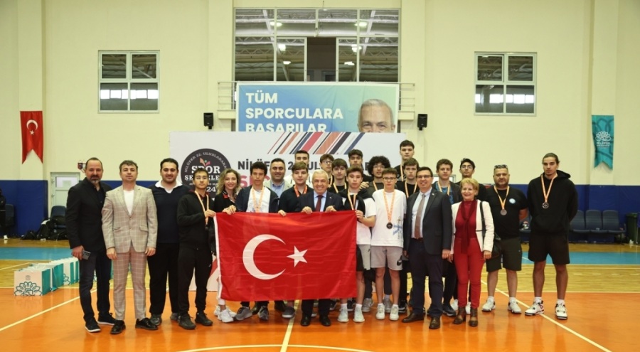 Nilüfer'de Kardeş Kentler Basketbol Turnuvası kupa töreni ile tamamlandı