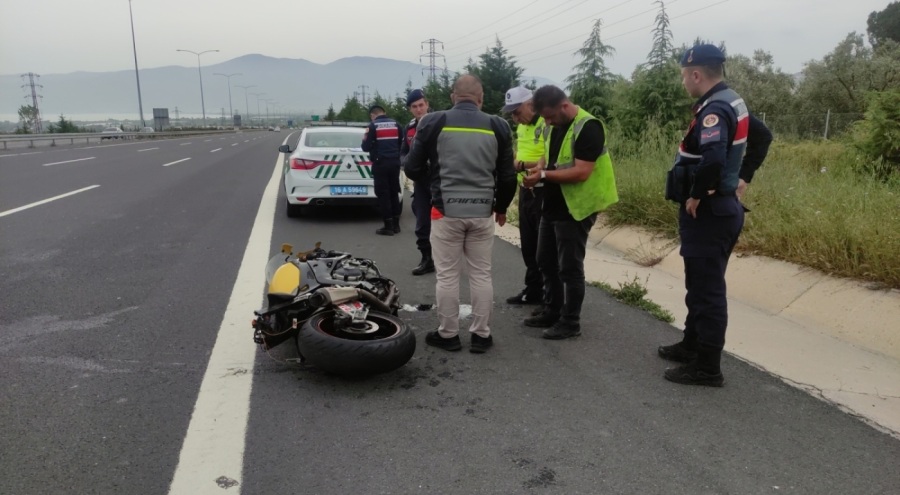 Bursa'ya geliyorlardı! Motosikletler otoyolda çarpıştı