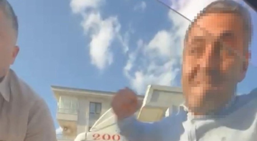 Trafik magandası dehşeti! Kornayla uyaran sürücünün aracının camını indirdiler