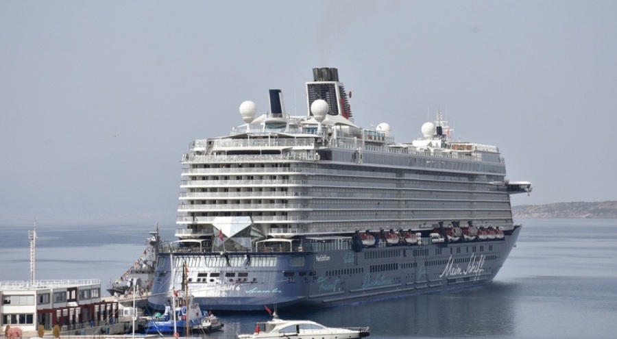 Bodrum'a "Mein Schiff 6" kruvaziyeri 2 bin 571 yolcu getirdi