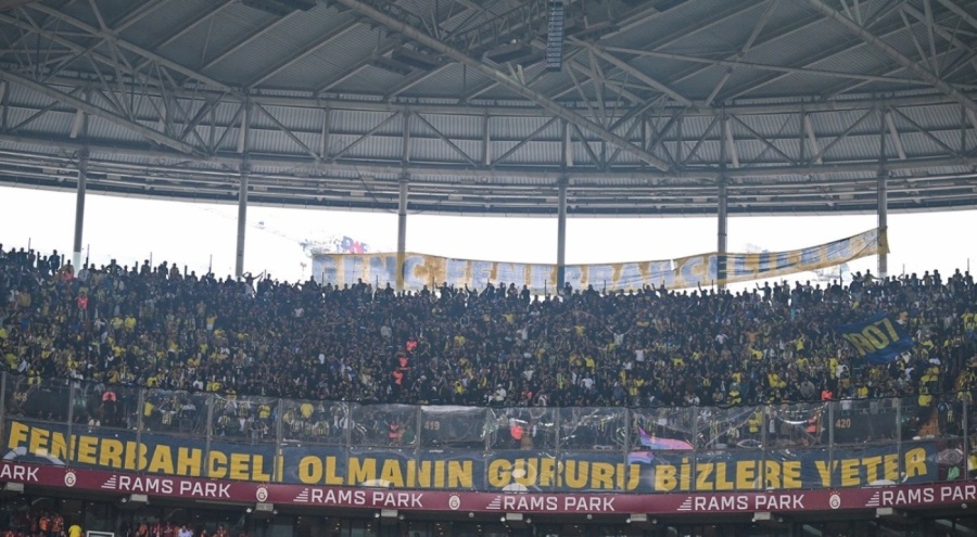 Fenerbahçe taraftarları takımlarını yalnız bırakmadı